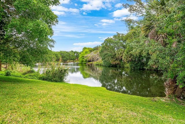 5575 Whirlaway Road, Palm Beach Gardens, FL 33418