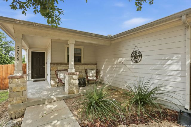 5776 MAXFLI DR, Schertz, TX 78108