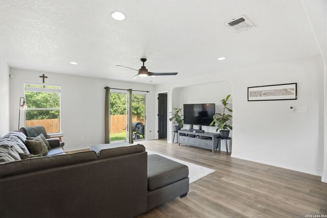 5776 MAXFLI DR, Schertz, TX 78108