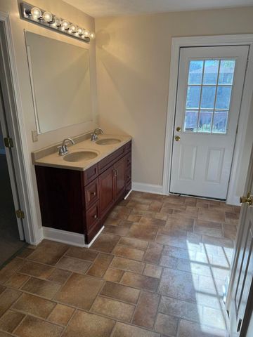 206 Rookwood Court, Richmond, KY 40475