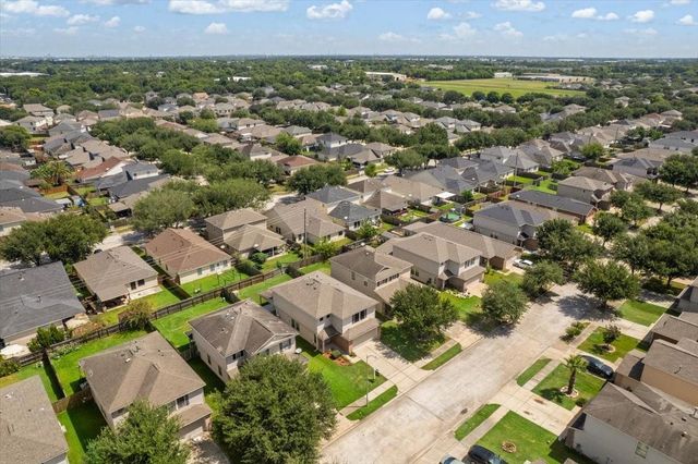 8723 Summerset Meadow Court, Houston, TX 77075