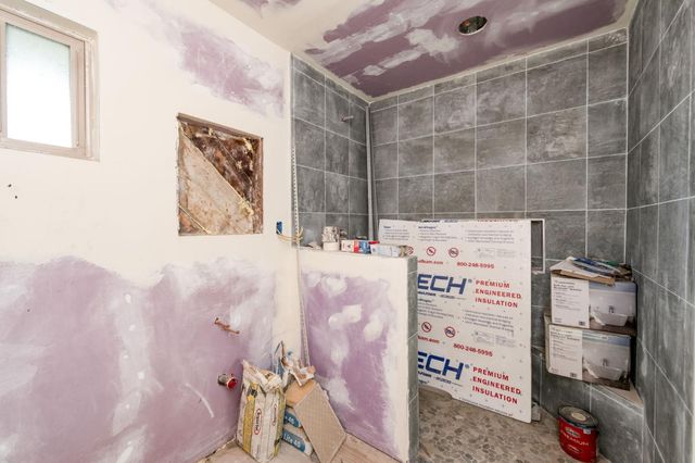 560 10th Avenue, Kingsburg, CA 93631