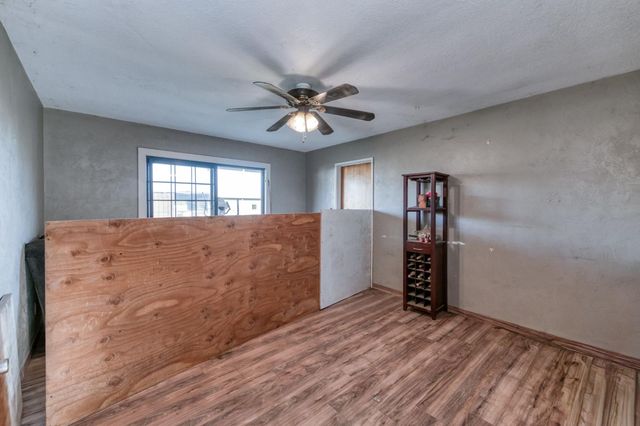 560 10th Avenue, Kingsburg, CA 93631