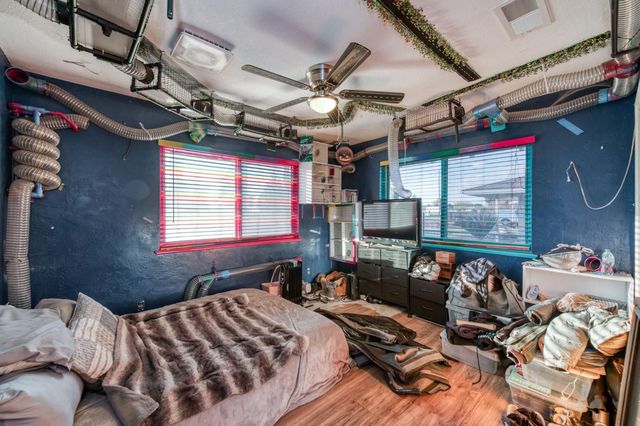 560 10th Avenue, Kingsburg, CA 93631