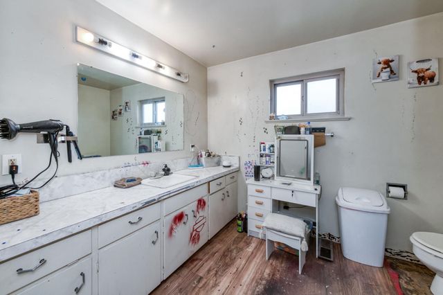 560 10th Avenue, Kingsburg, CA 93631