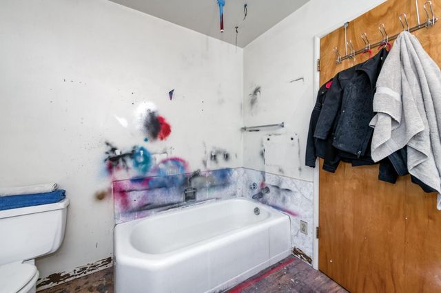 560 10th Avenue, Kingsburg, CA 93631