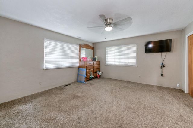 560 10th Avenue, Kingsburg, CA 93631