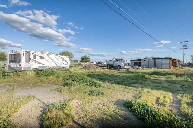 560 10th Avenue, Kingsburg, CA 93631