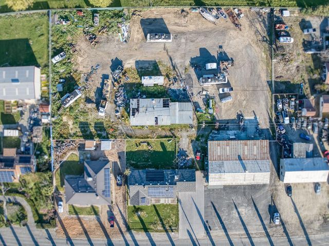 560 10th Avenue, Kingsburg, CA 93631