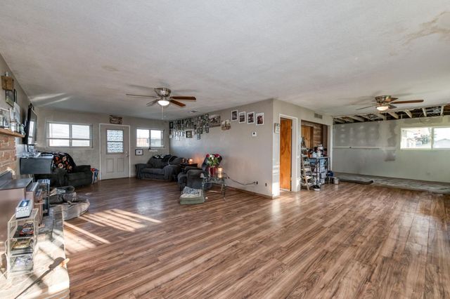 560 10th Avenue, Kingsburg, CA 93631