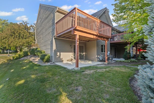 590 Silver Aspen Circle, Crystal Lake, IL 60014