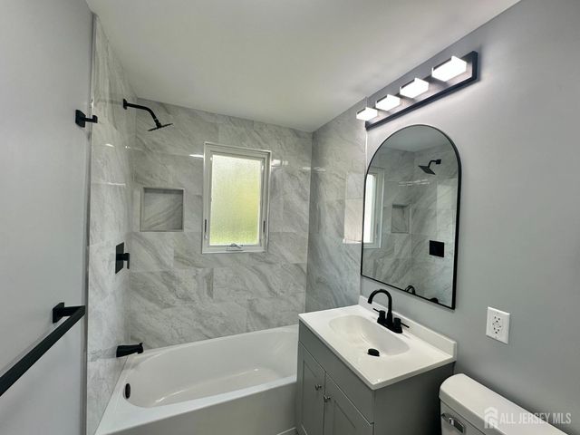 63 Murray Avenue, Piscataway, NJ 08854