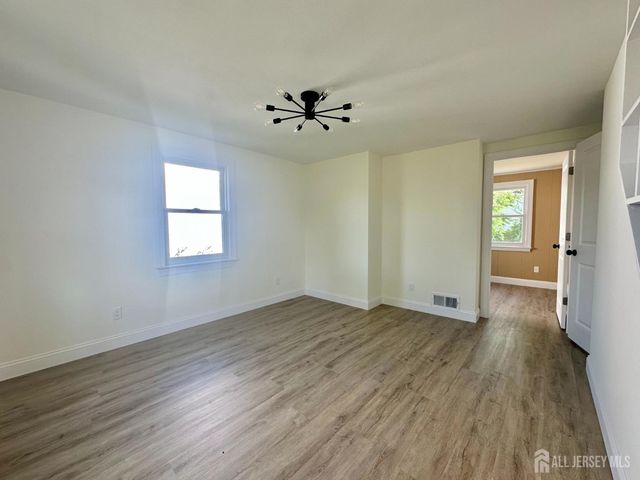 63 Murray Avenue, Piscataway, NJ 08854