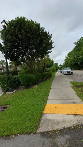 1000 Palm Trail 6, Delray Beach, FL 33483