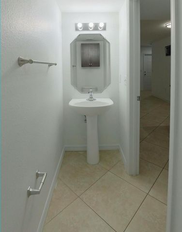 1000 Palm Trail 6, Delray Beach, FL 33483