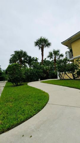 1000 Palm Trail 6, Delray Beach, FL 33483