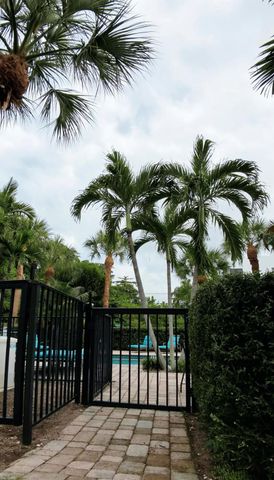 1000 Palm Trail 6, Delray Beach, FL 33483