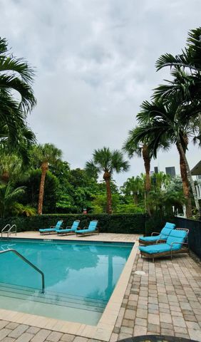 1000 Palm Trail 6, Delray Beach, FL 33483