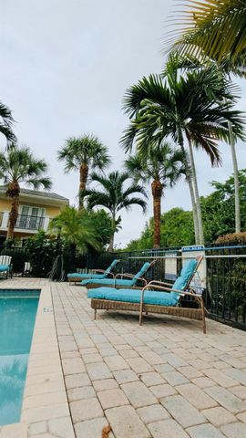 1000 Palm Trail 6, Delray Beach, FL 33483