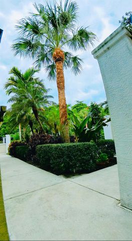 1000 Palm Trail 6, Delray Beach, FL 33483