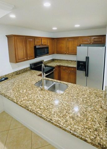 1000 Palm Trail 6, Delray Beach, FL 33483