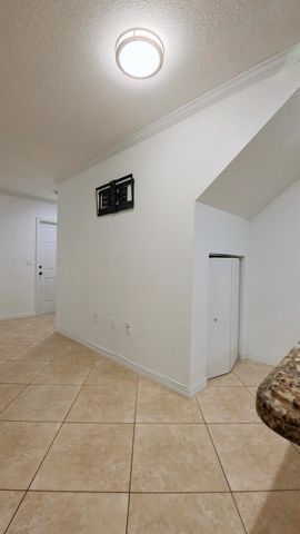 1000 Palm Trail 6, Delray Beach, FL 33483