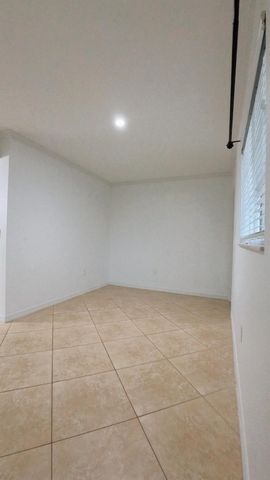 1000 Palm Trail 6, Delray Beach, FL 33483