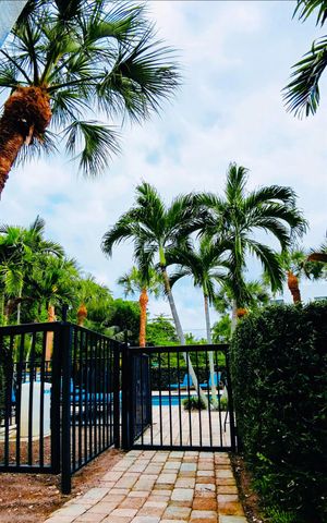 1000 Palm Trail 6, Delray Beach, FL 33483