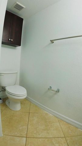 1000 Palm Trail 6, Delray Beach, FL 33483