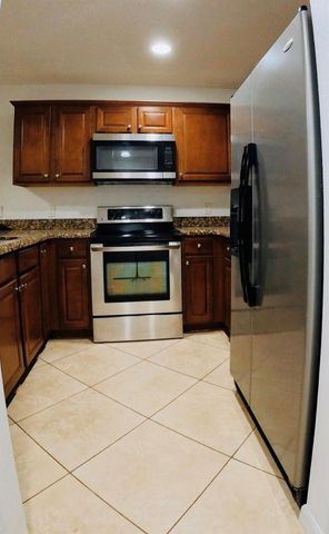 1000 Palm Trail 6, Delray Beach, FL 33483