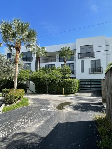 1000 Palm Trail 6, Delray Beach, FL 33483