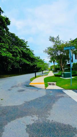 1000 Palm Trail 6, Delray Beach, FL 33483