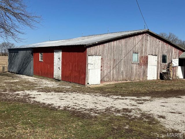 15420 Diamond Springs Road, Sandoval, IL 62282