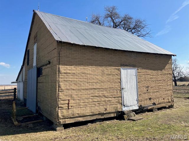 15420 Diamond Springs Road, Sandoval, IL 62282