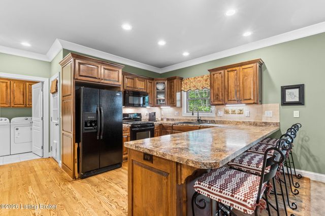 4418 Deepwood Dr, Louisville, KY 40241