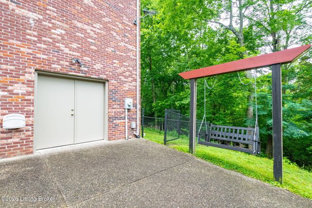 4418 Deepwood Dr, Louisville, KY 40241