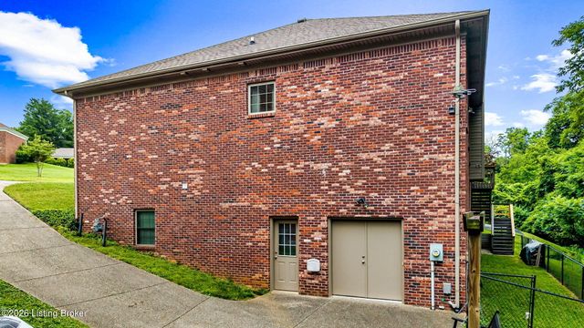 4418 Deepwood Dr, Louisville, KY 40241