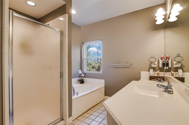 945 Wesley Ridge DR, Spicewood, TX 78669