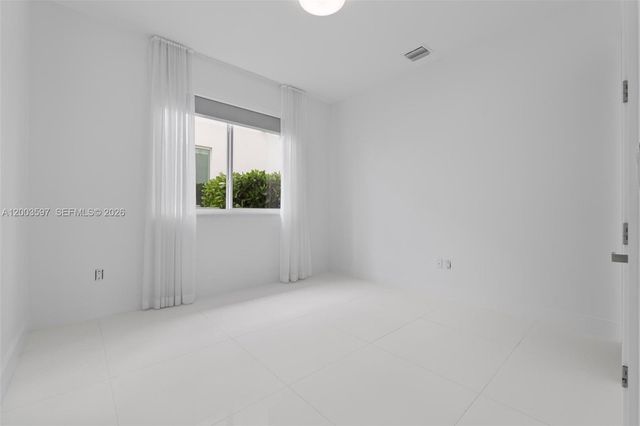 10431 NW 68th Ter, Doral, FL 33178