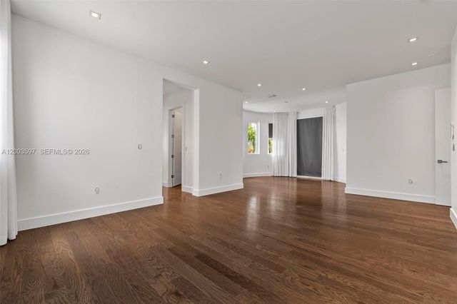 10431 NW 68th Ter, Doral, FL 33178