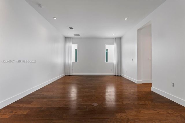 10431 NW 68th Ter, Doral, FL 33178
