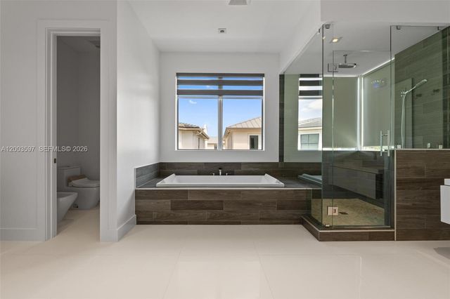 10431 NW 68th Ter, Doral, FL 33178