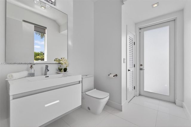 10431 NW 68th Ter, Doral, FL 33178