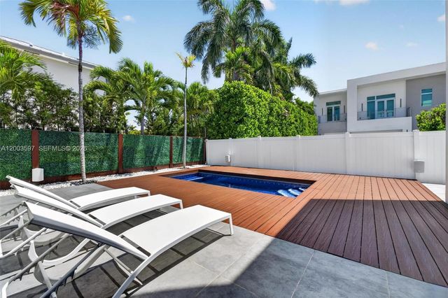 10431 NW 68th Ter, Doral, FL 33178