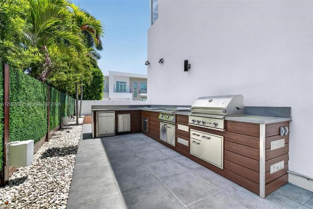 10431 NW 68th Ter, Doral, FL 33178