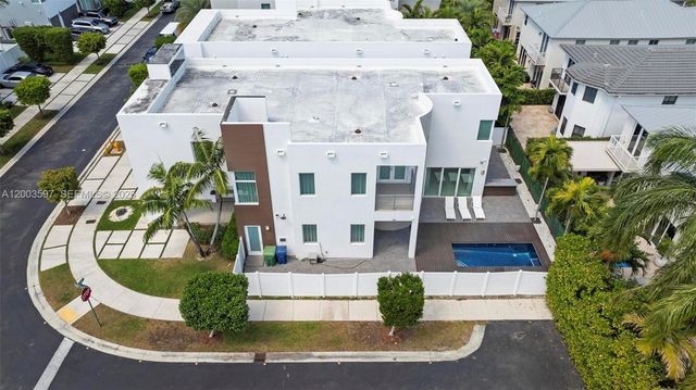 10431 NW 68th Ter, Doral, FL 33178