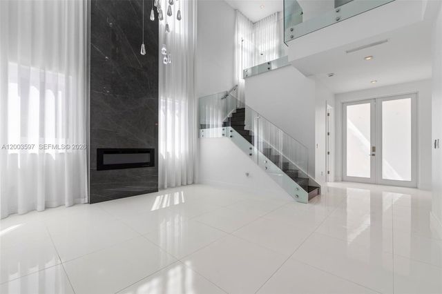 10431 NW 68th Ter, Doral, FL 33178