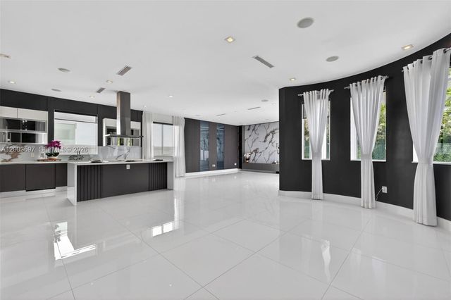 10431 NW 68th Ter, Doral, FL 33178