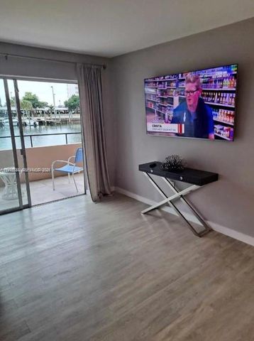 220 Kings Point Dr 106, Sunny Isles Beach, FL 33160