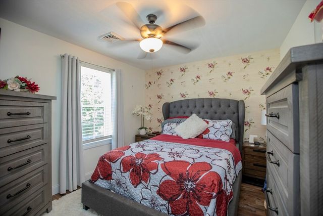 58 Manchester St, Fall River, MA 02721